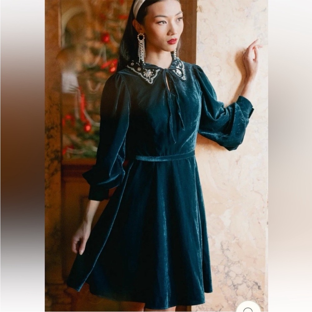 Ivy City Co Elise Dress in Teal Velve